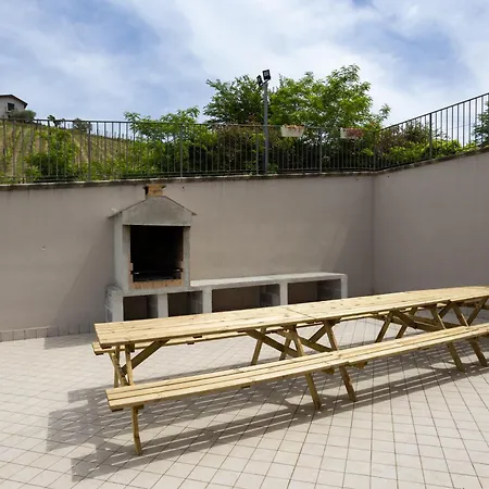Santoro Al Paradiso Verde, Intera Con Piscina