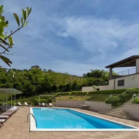 Santoro Al Paradiso Verde, Intera Con Piscina