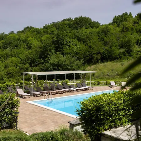 Santoro Al Paradiso Verde, Intera Con Piscina