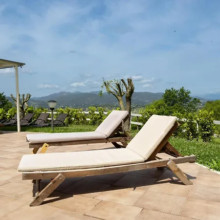 Santoro Al Paradiso Verde, Intera Con Piscina *