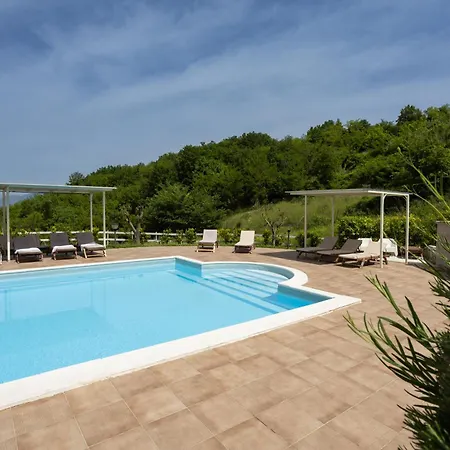 Santoro Al Paradiso Verde, Intera Con Piscina *