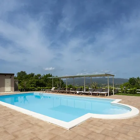 Santoro Al Paradiso Verde, Intera Con Piscina Villa