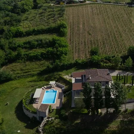 Santoro Al Paradiso Verde, Intera Con Piscina Caiazzo