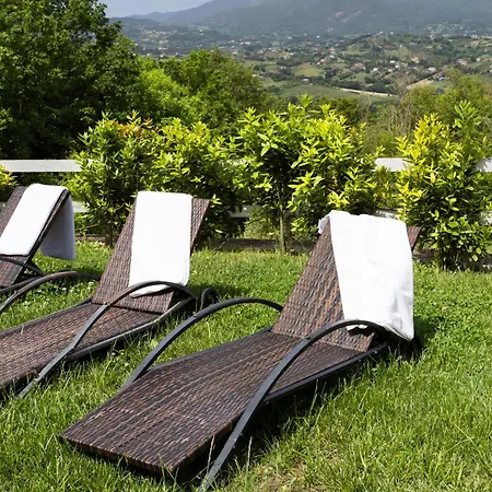 Santoro Al Paradiso Verde, Intera Con Piscina