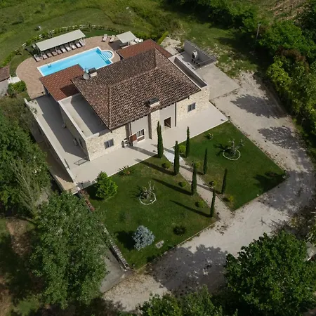 Santoro Al Paradiso Verde, Intera Con Piscina * Caiazzo