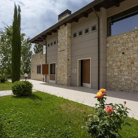 Santoro Al Paradiso Verde, Intera Con Piscina Villa